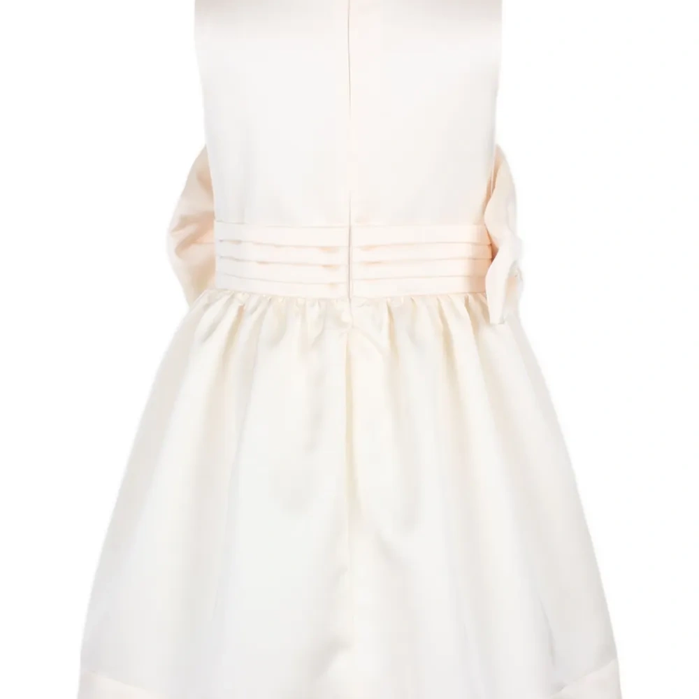 платье с бантом