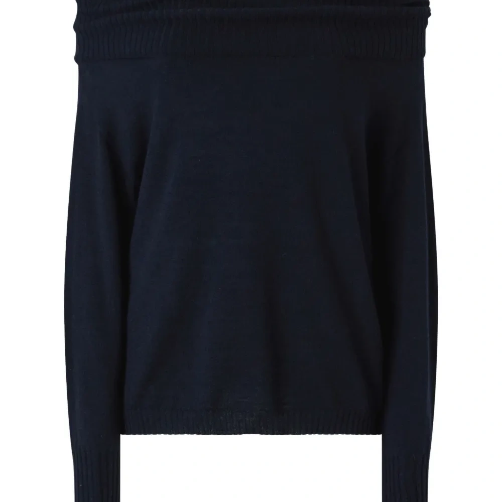 Джемпер в рубчик с открытыми плечами