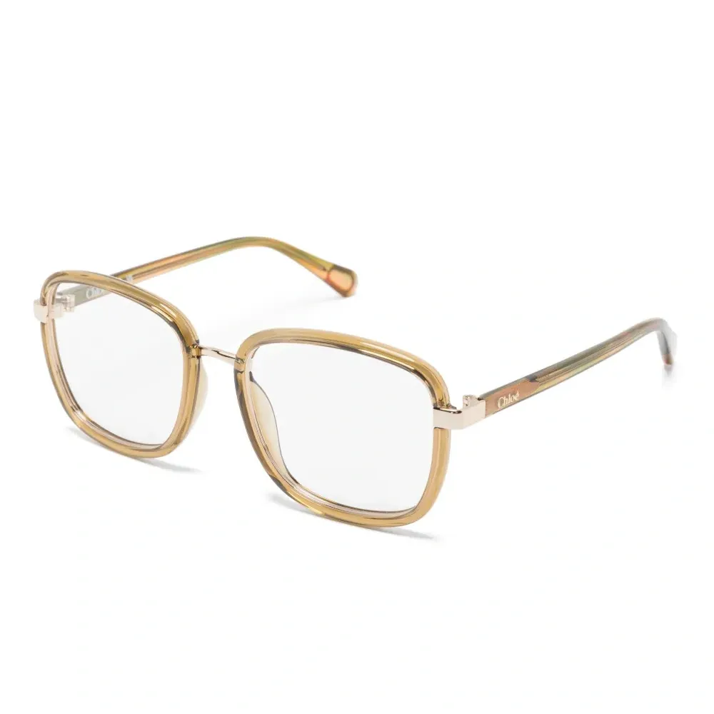 очки в прямоугольной оправе