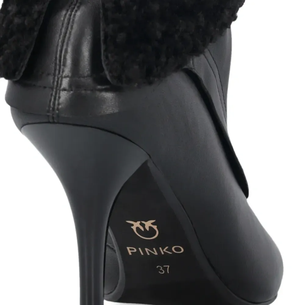 ботильоны с логотипом на каблуке 90 мм