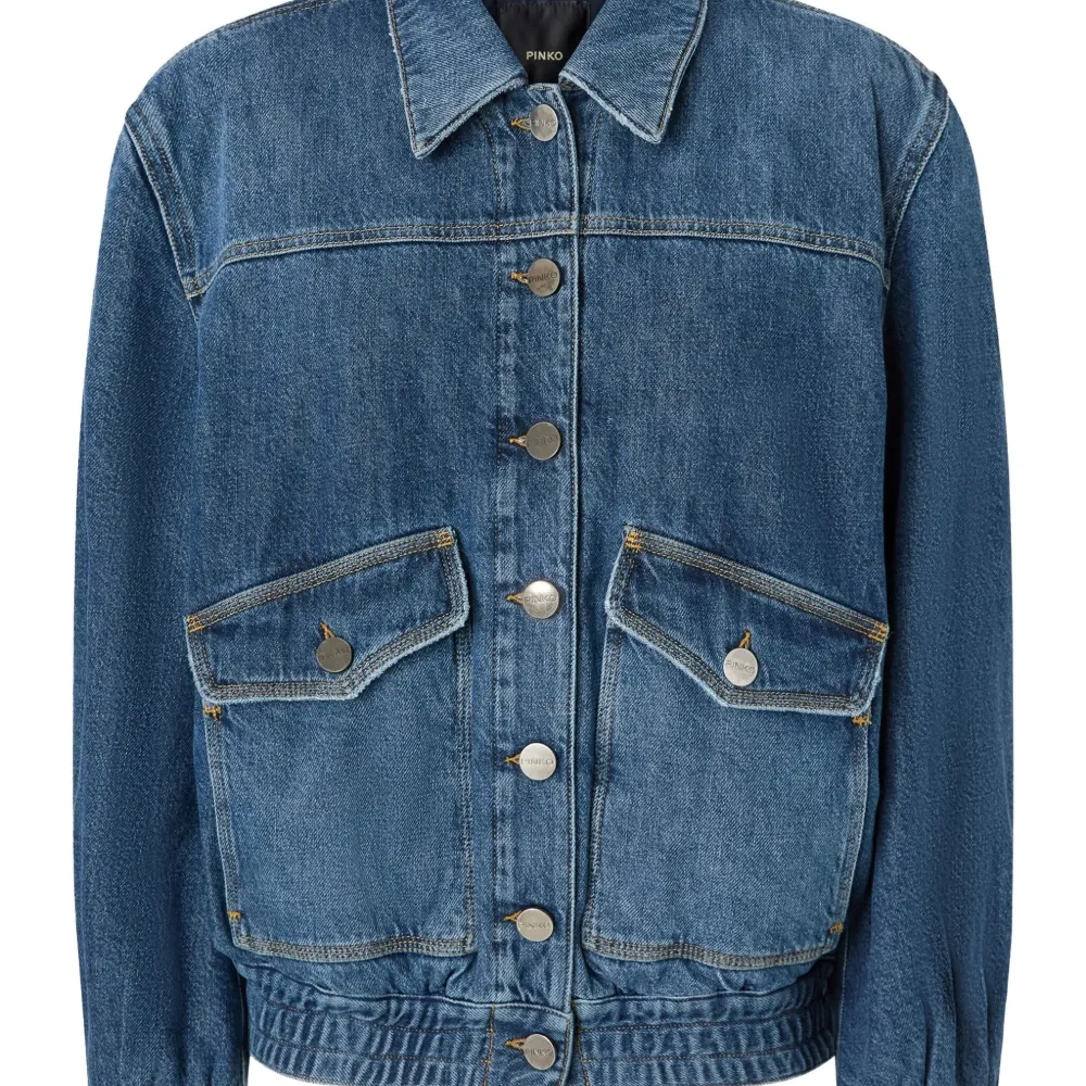 Джинсовая куртка с карманами