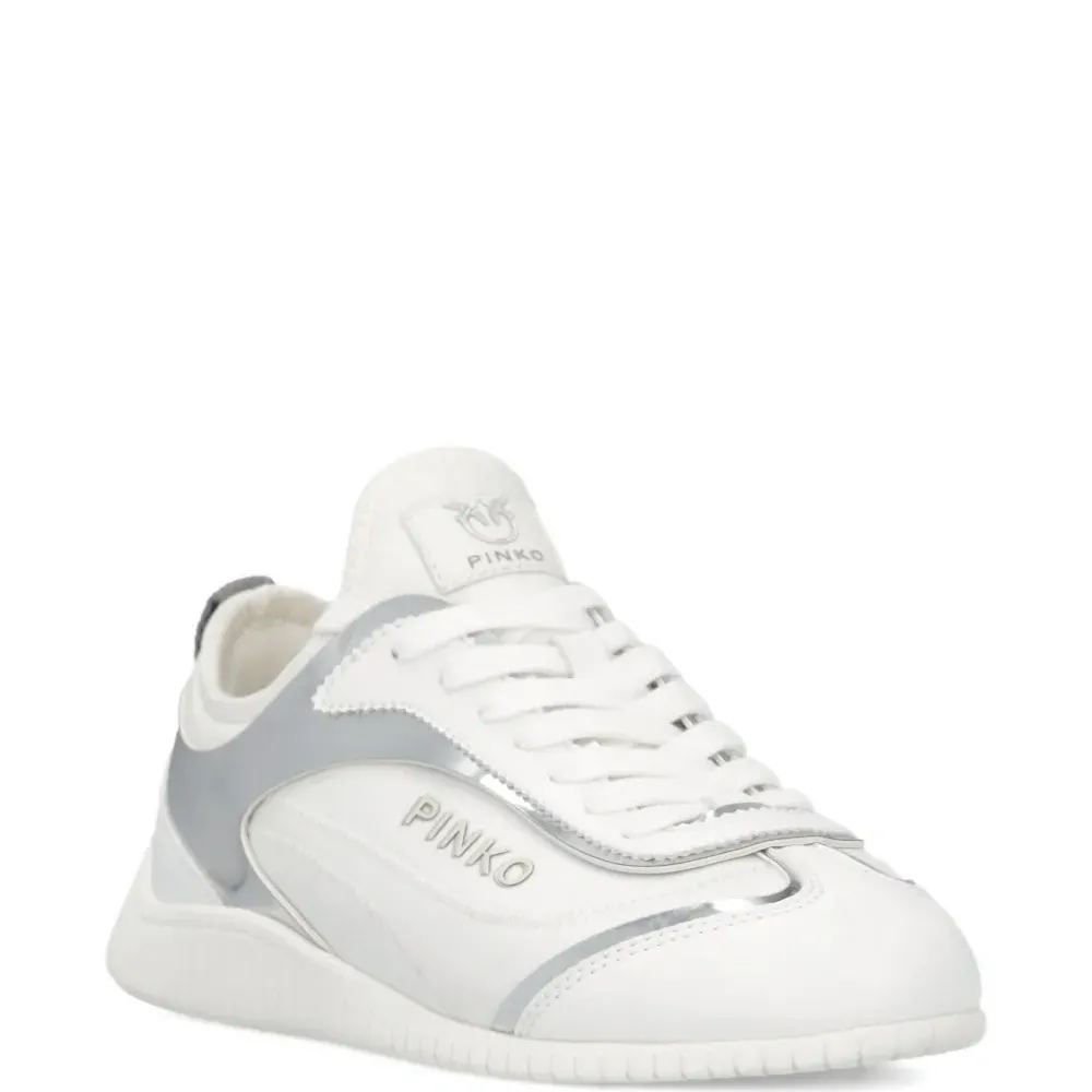 Кроссовки с логотипом