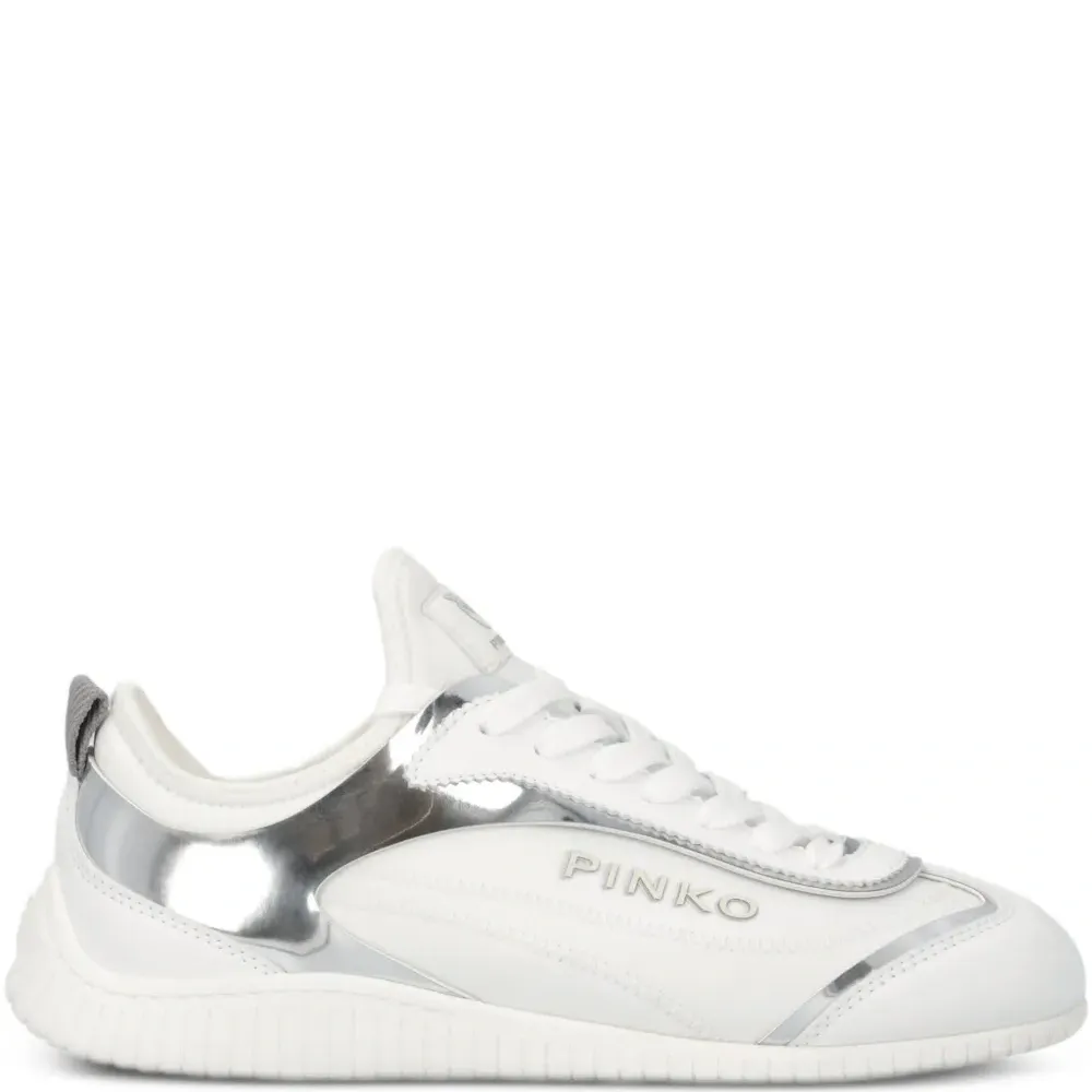 Кроссовки с логотипом