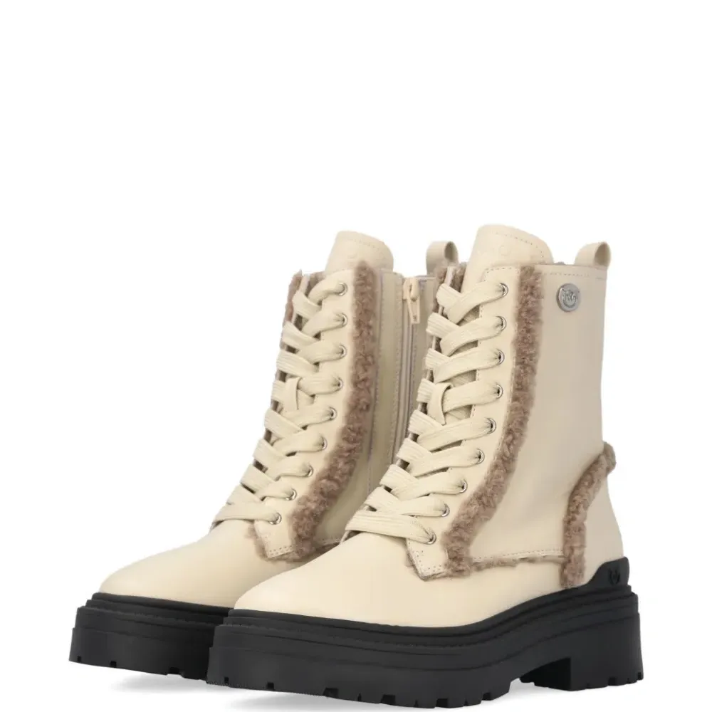 Ботинки на шнуровке