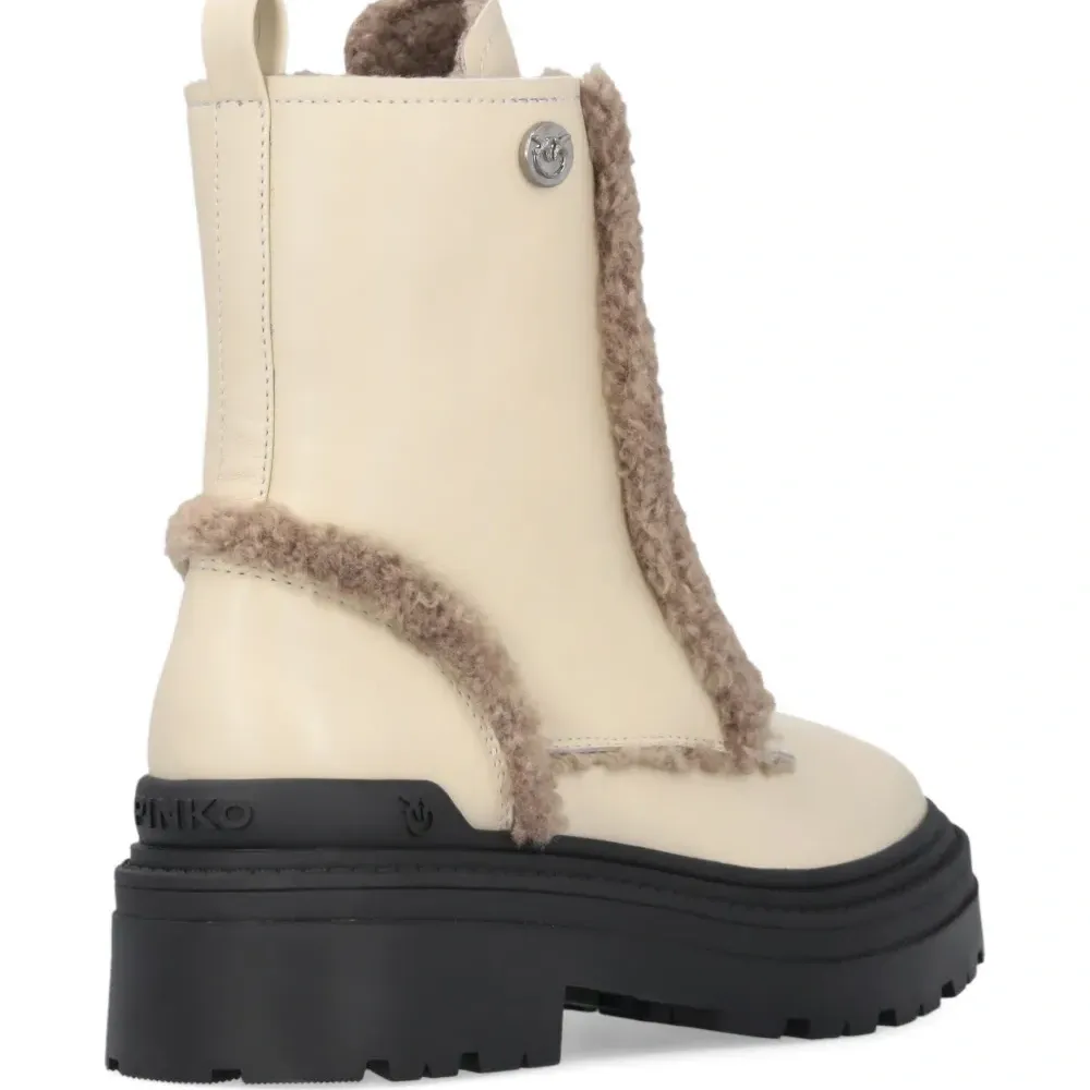 Ботинки на шнуровке