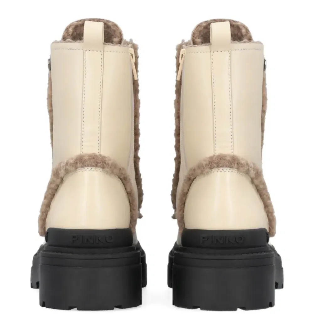 Ботинки на шнуровке