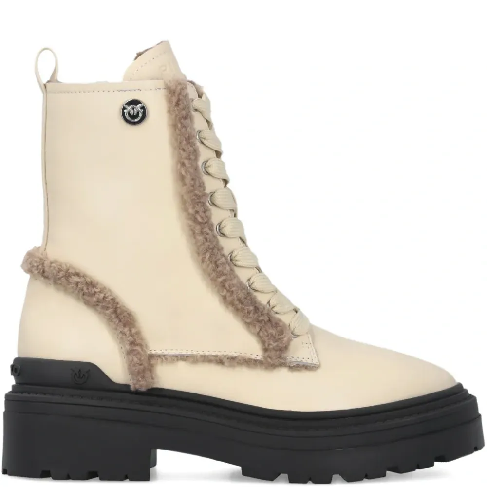 Ботинки на шнуровке