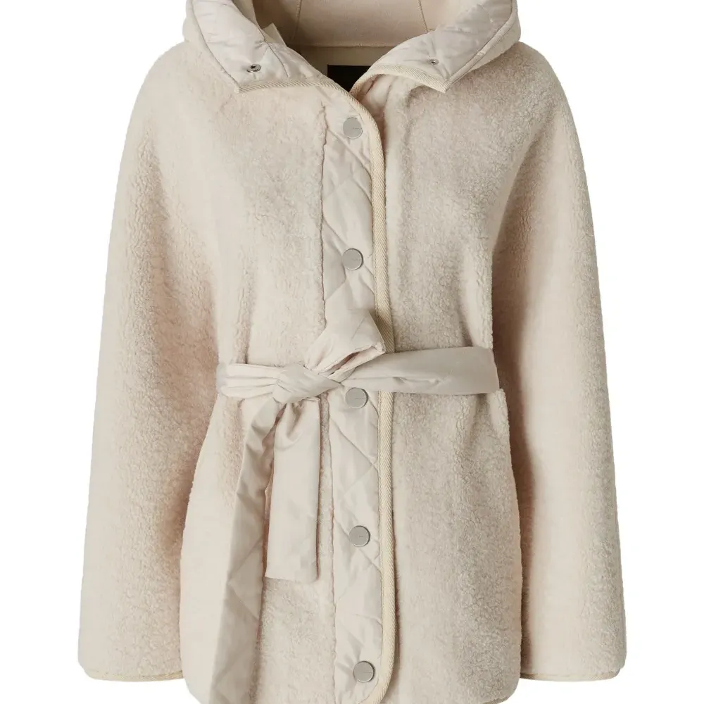 Куртка с капюшоном и поясом