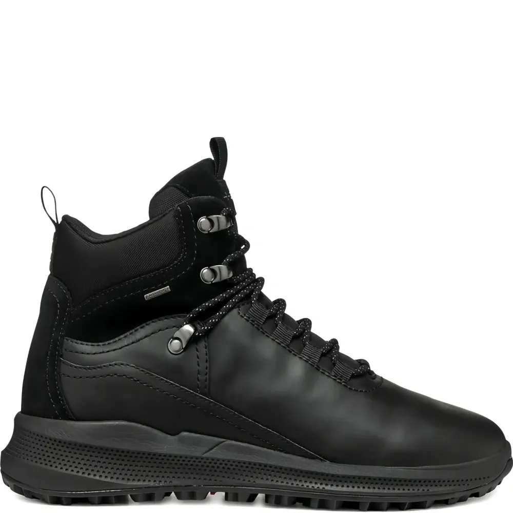 Ботинки на шнуровке