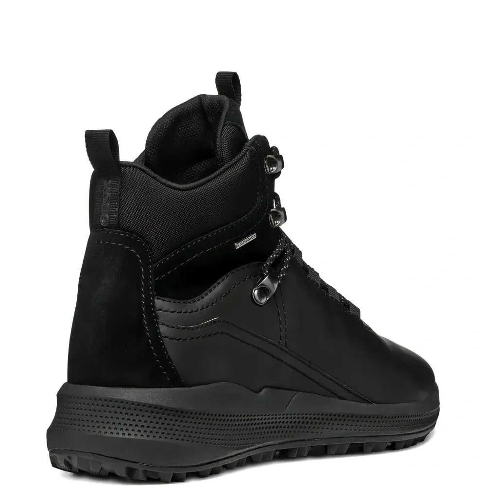 Ботинки на шнуровке