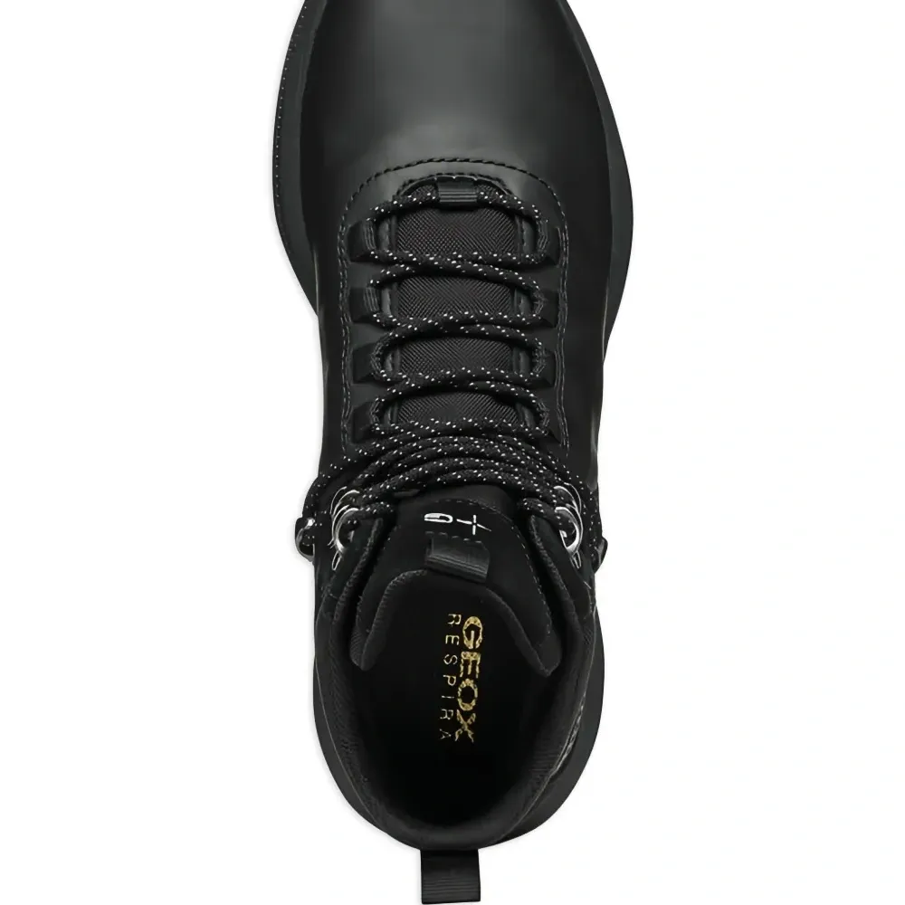 Ботинки на шнуровке