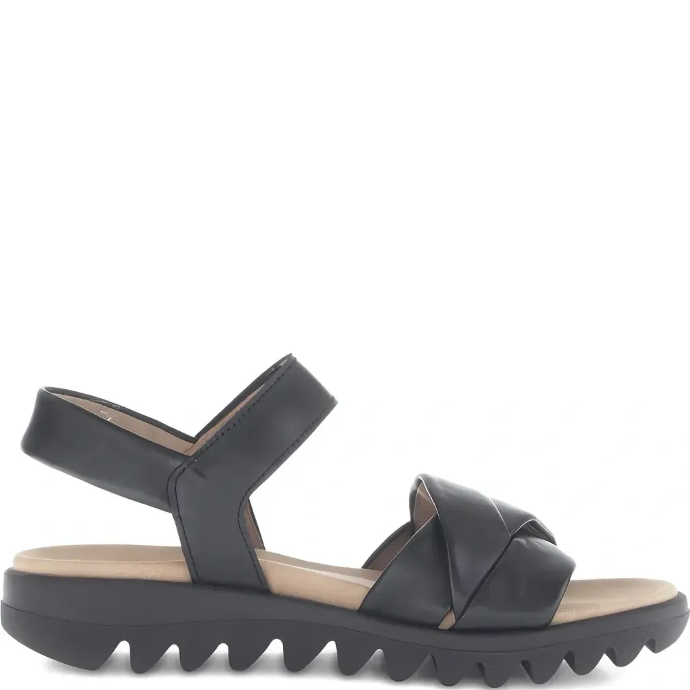 сандалии с перекрестными ремешками