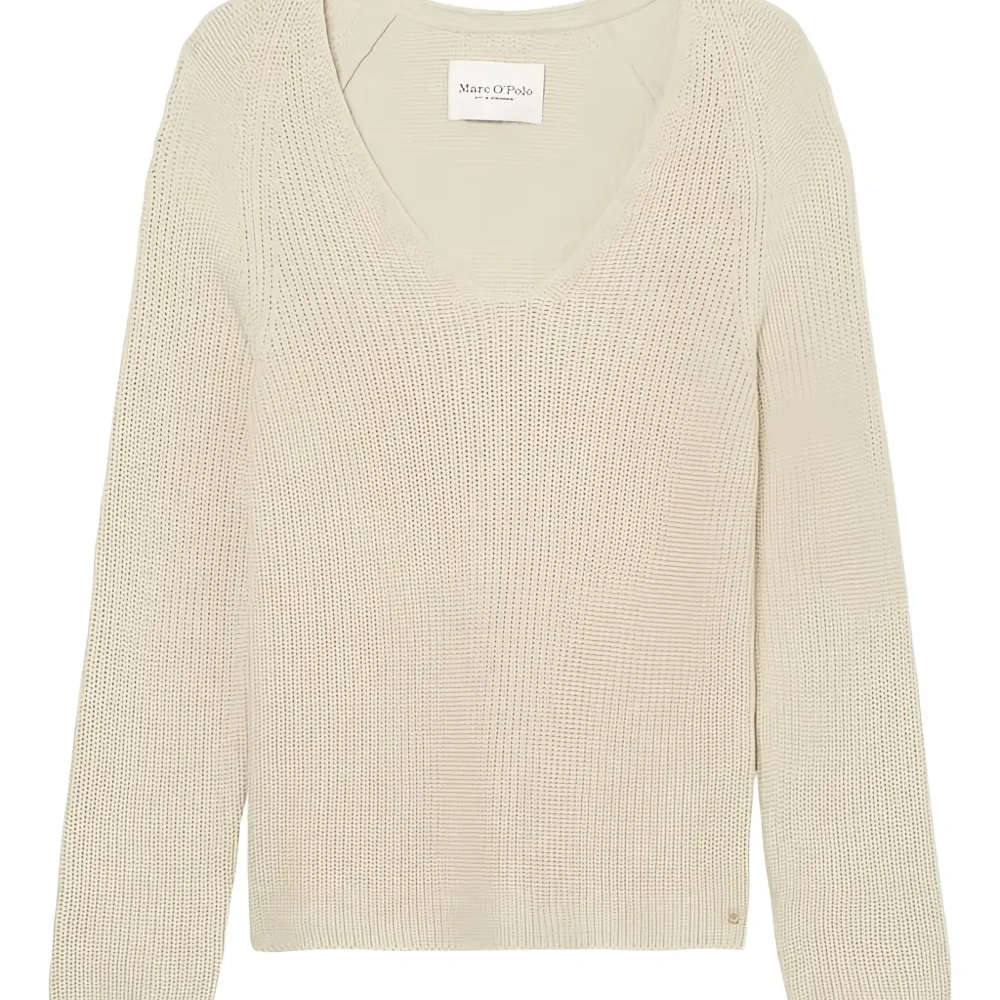 свитер в рубчик с V-образным вырезом