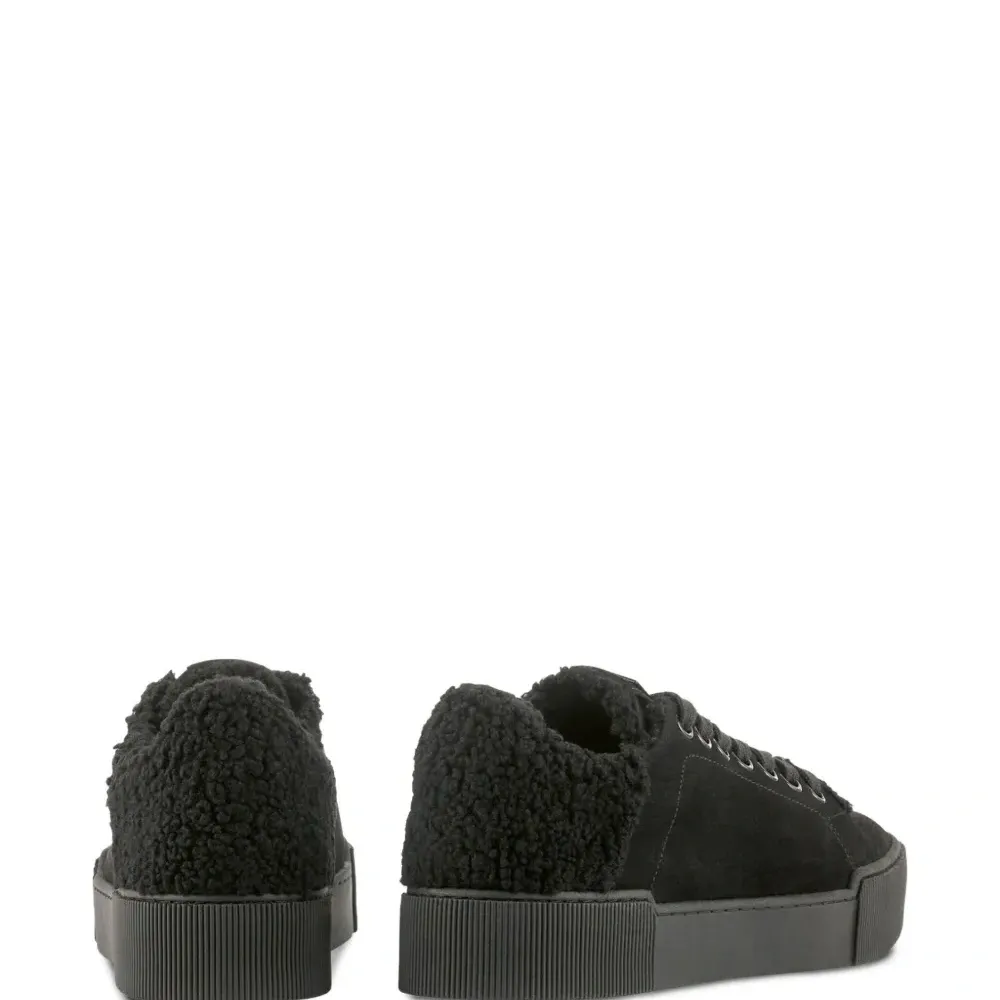 кроссовки Fluffy