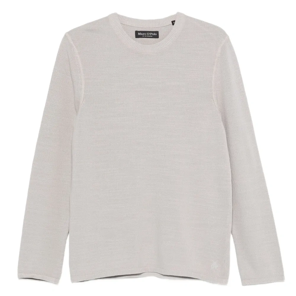 Свитер с вышитым логотипом