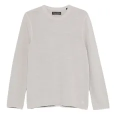 Свитер с вышитым логотипом