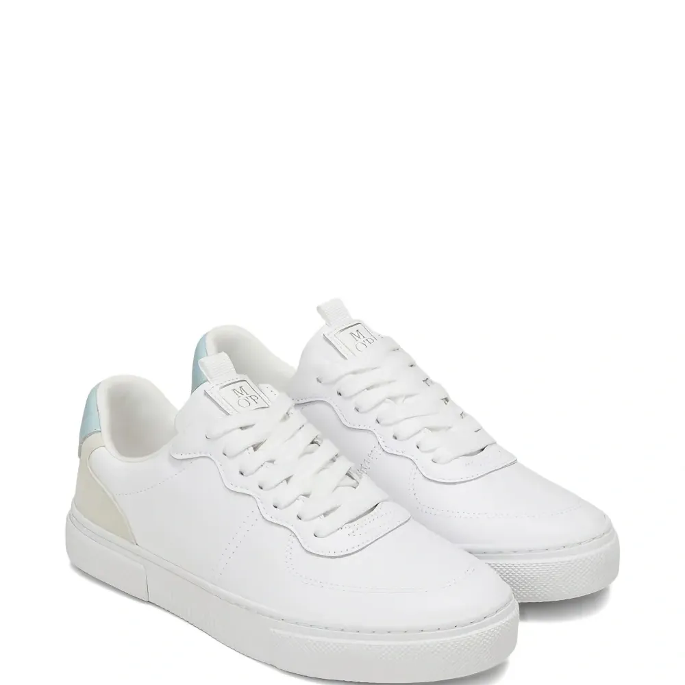 Кроссовки Fenna на шнуровке