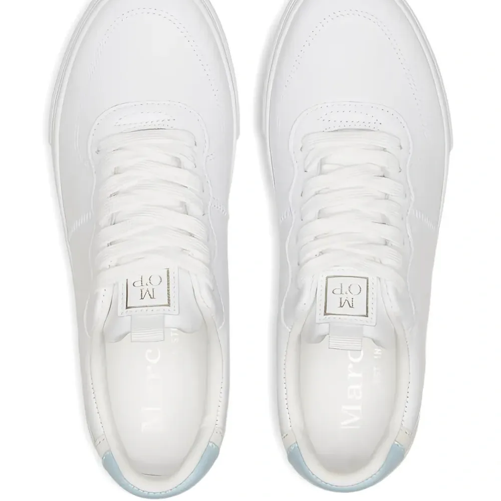 Кроссовки Fenna на шнуровке