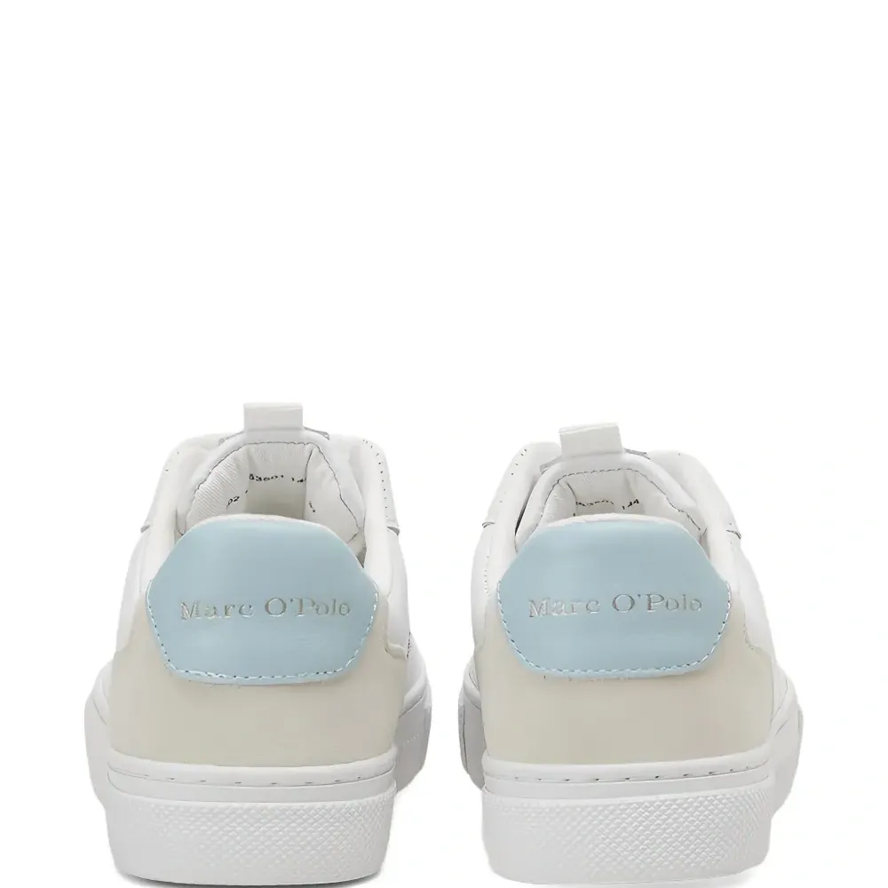 Кроссовки Fenna на шнуровке