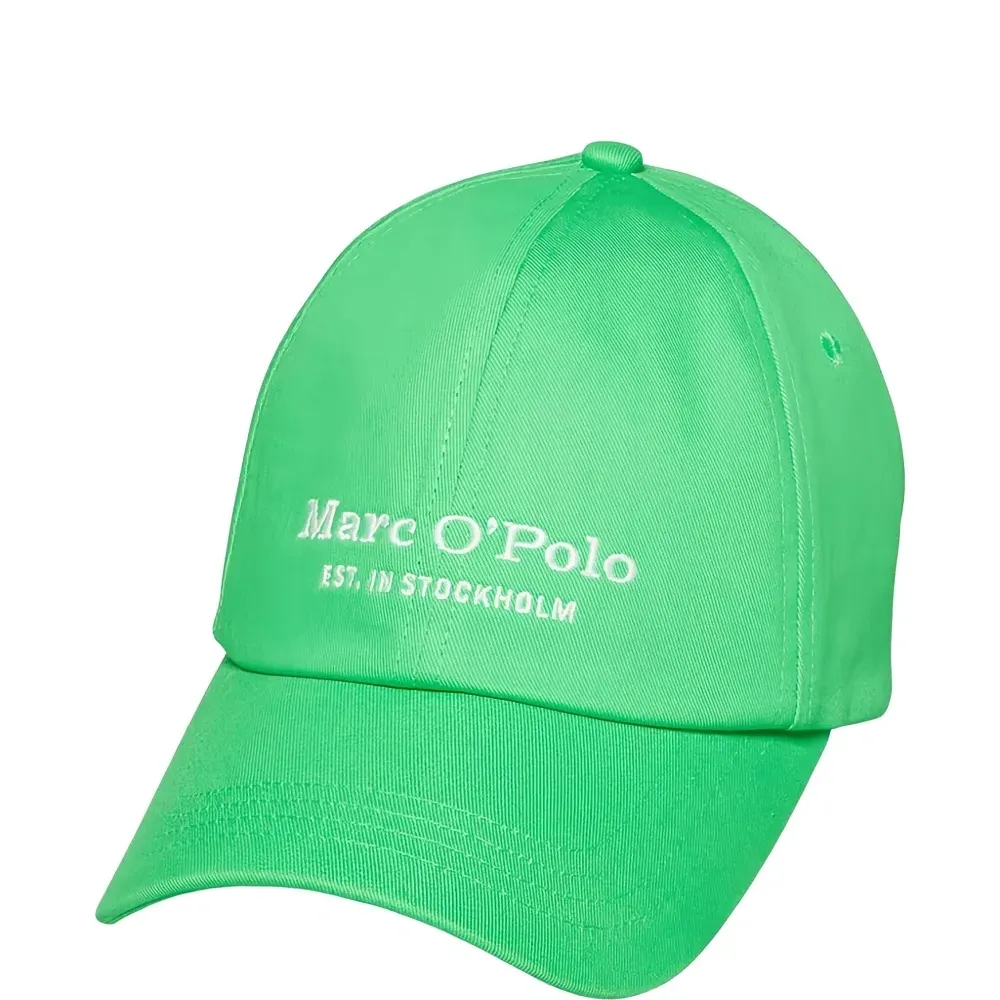 кепка с вышитым логотипом