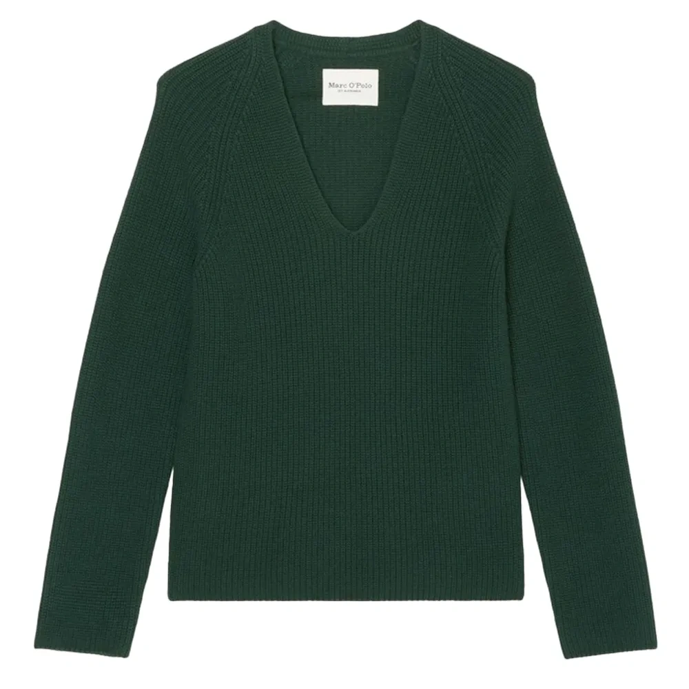 свитер в рубчик с V-образным вырезом