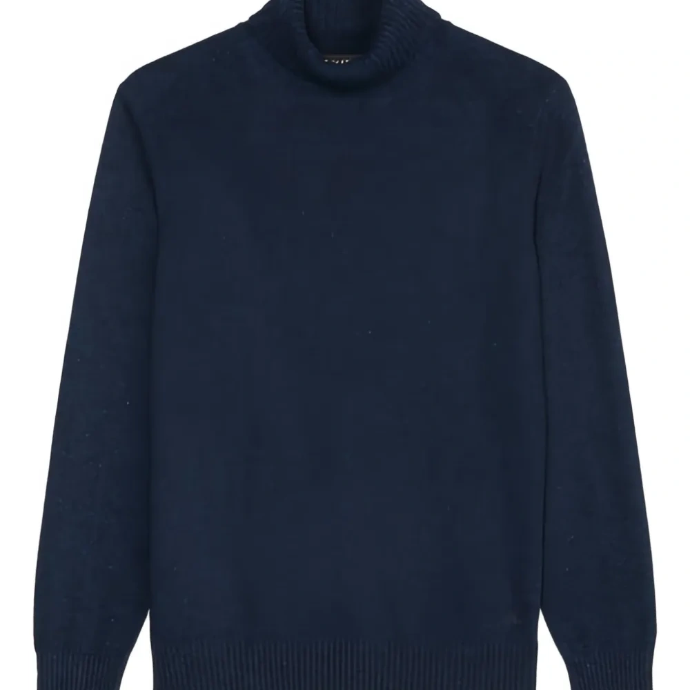 свитер в рубчик с высоким воротником