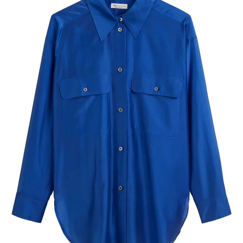 рубашка на пуговицах с накладными карманами