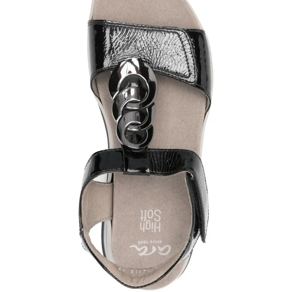 Сандалии с ремешком на щиколотке и логотипом