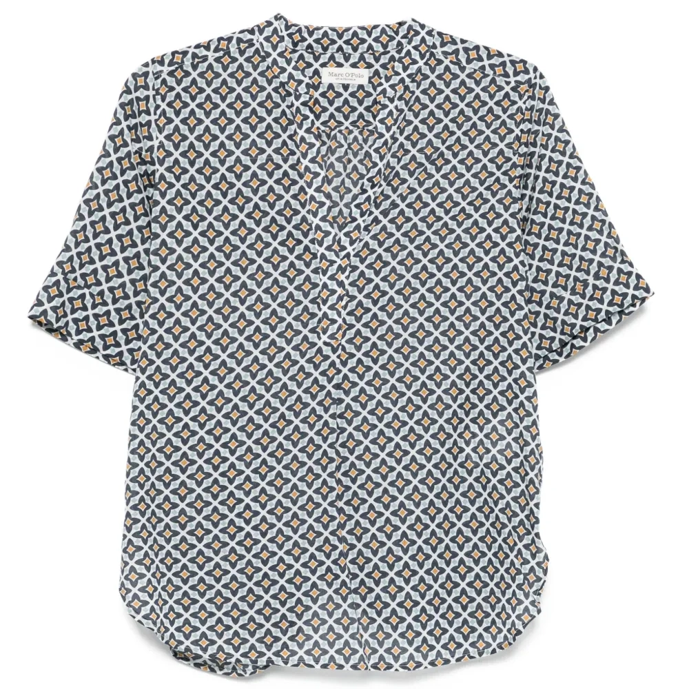 Рубашка на пуговицах с геометричным принтом