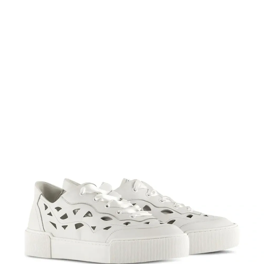 кроссовки Anouk с вырезами