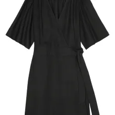 платье с запахом и объемными рукавами