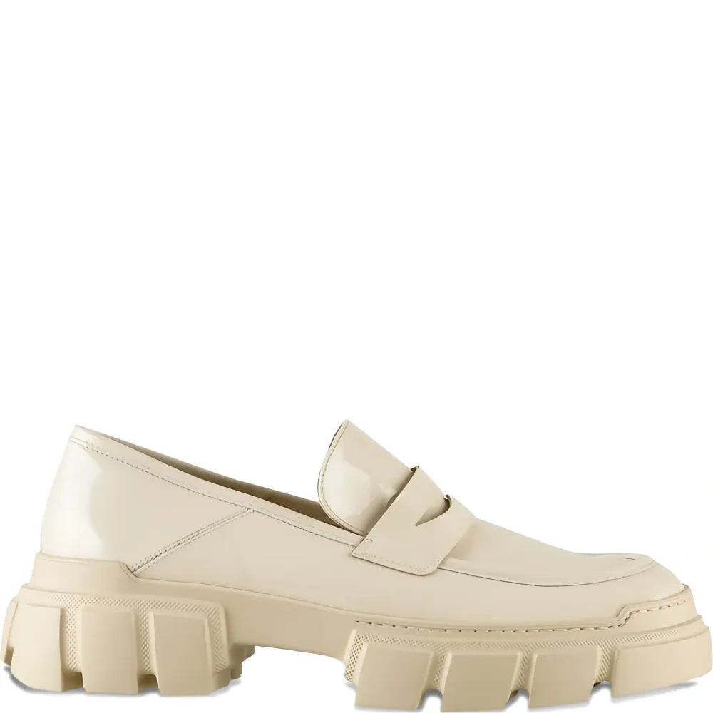 лоферы Vince на массивной подошве