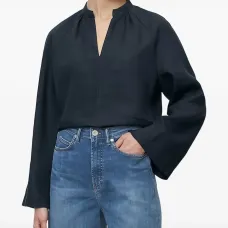 блузка с глубоким вырезом блузка с глубоким вырезом