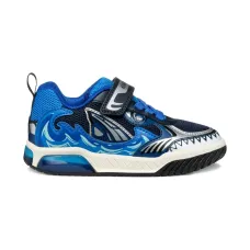 кроссовки с нашивкой