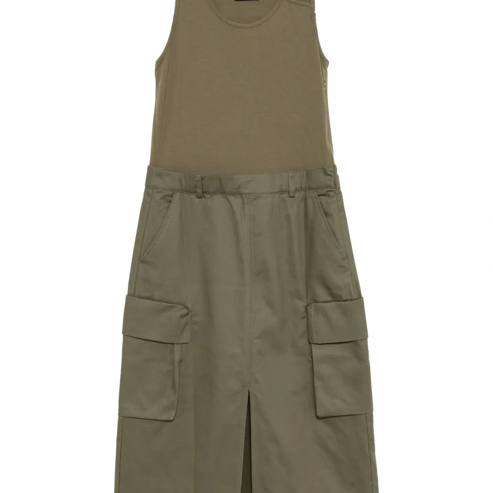 Платье без рукавов с карманами