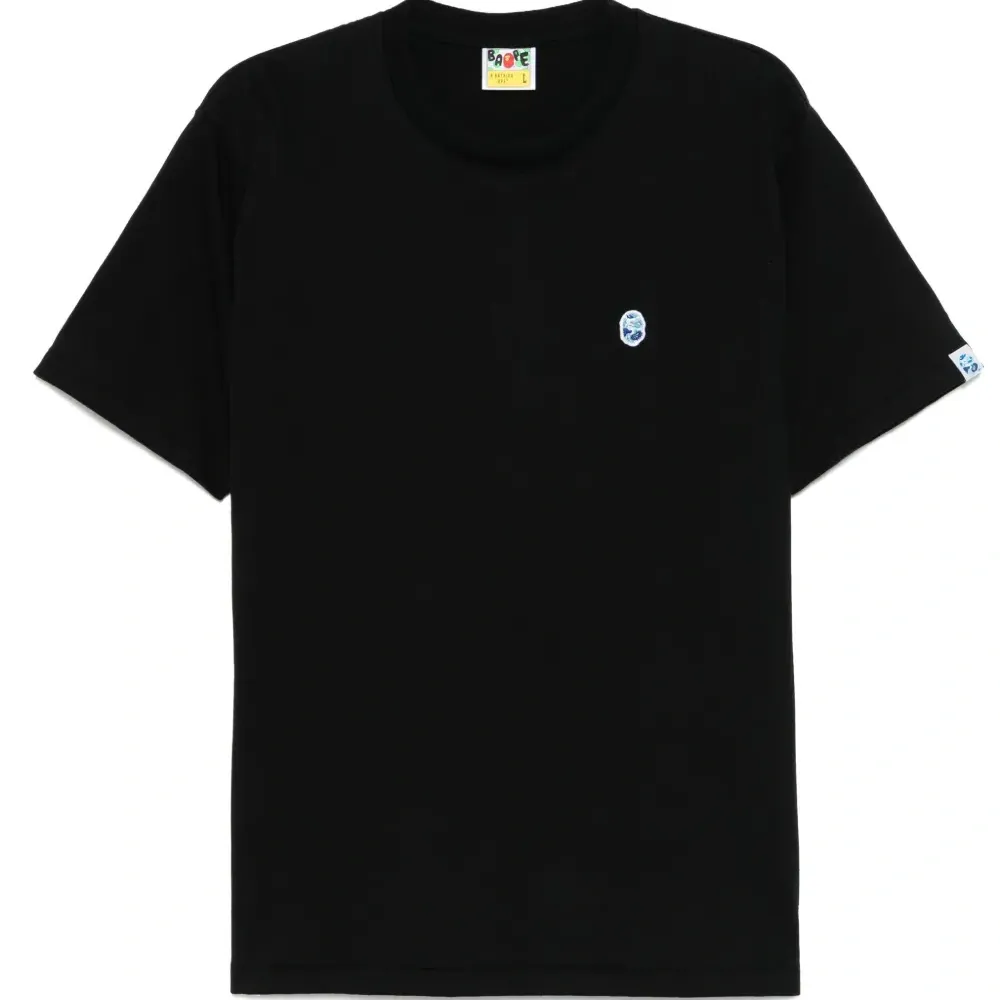 Футболка с вышитым логотипом