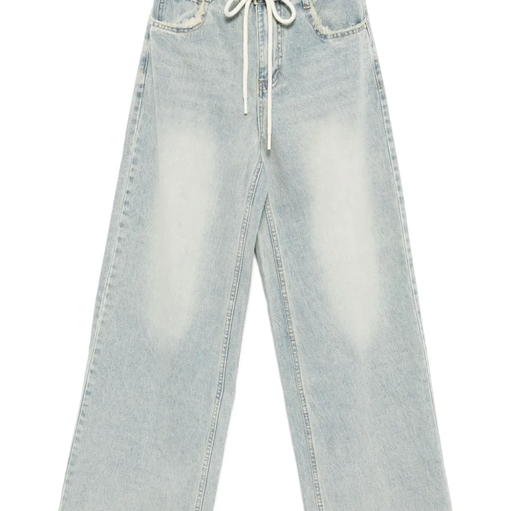 Прямые джинсы