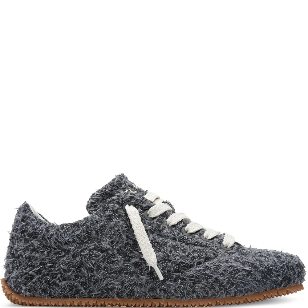 Кроссовки на шнуровке