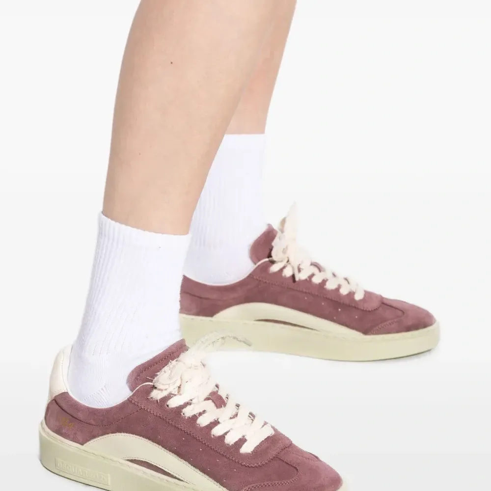 Кроссовки на шнуровке