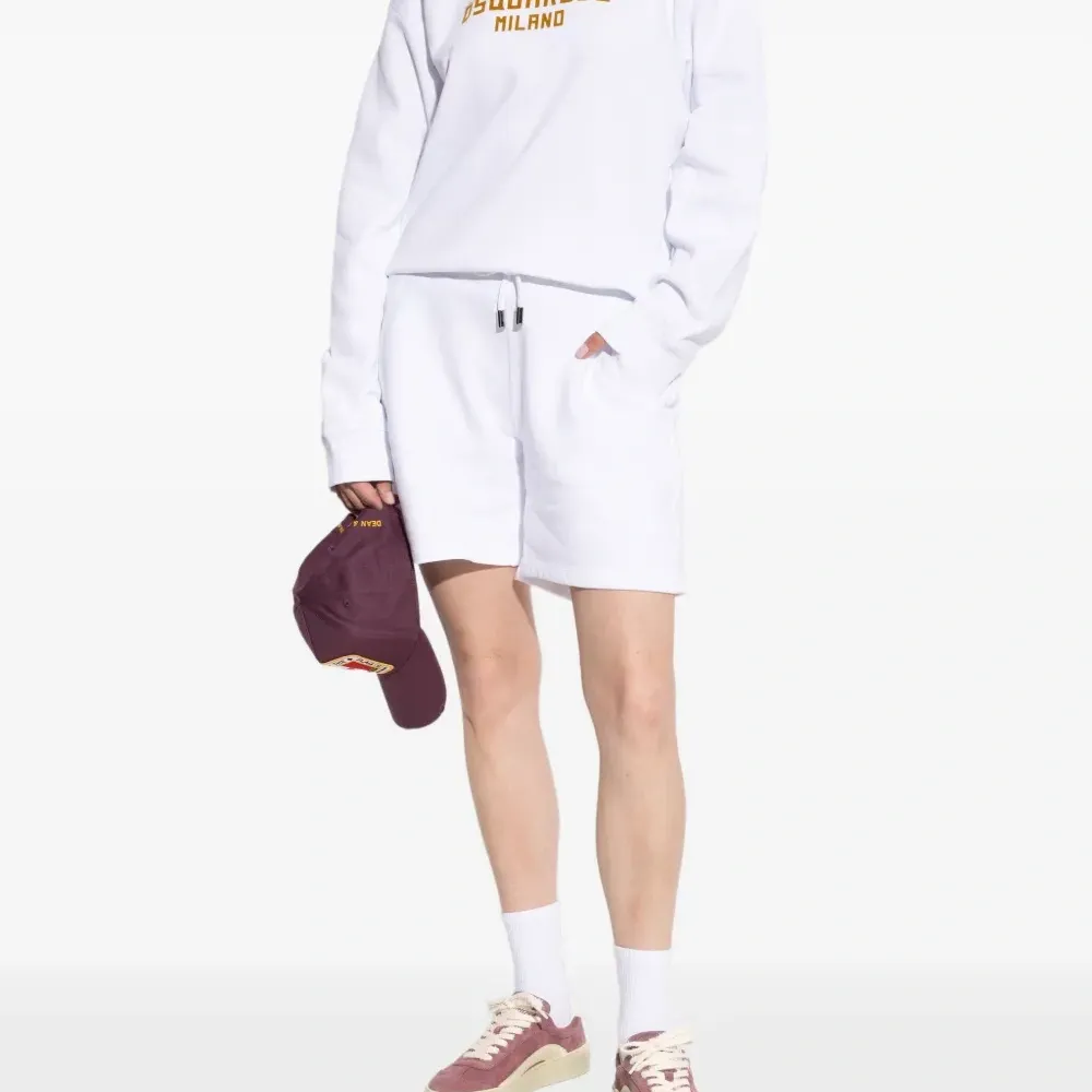 Кроссовки на шнуровке