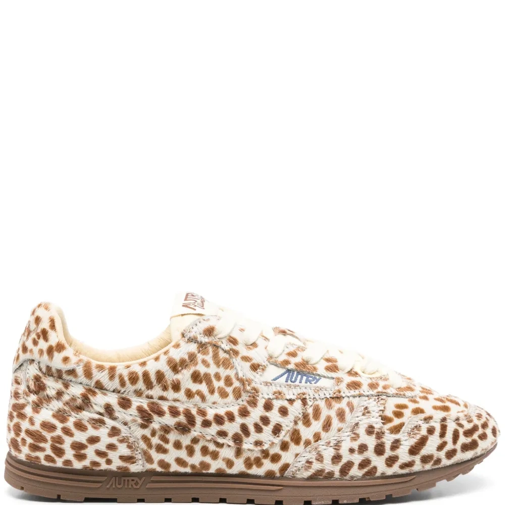 Кроссовки с анималистичным принтом