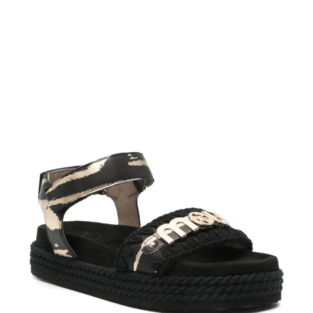 сандалии с логотипом