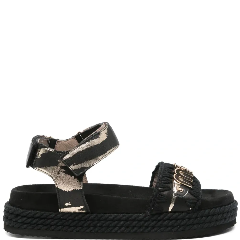 сандалии с логотипом