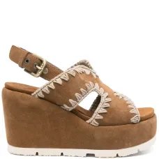 босоножки с декоративной строчкой