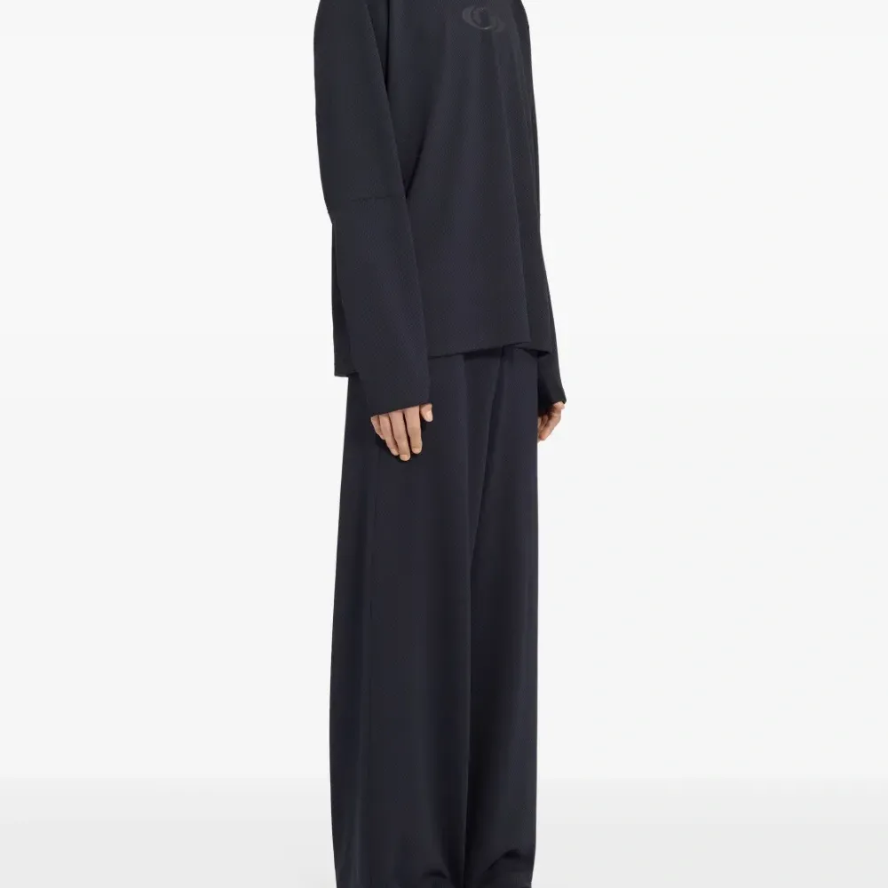 Футболка с длинными рукавами и фактурным логотипом