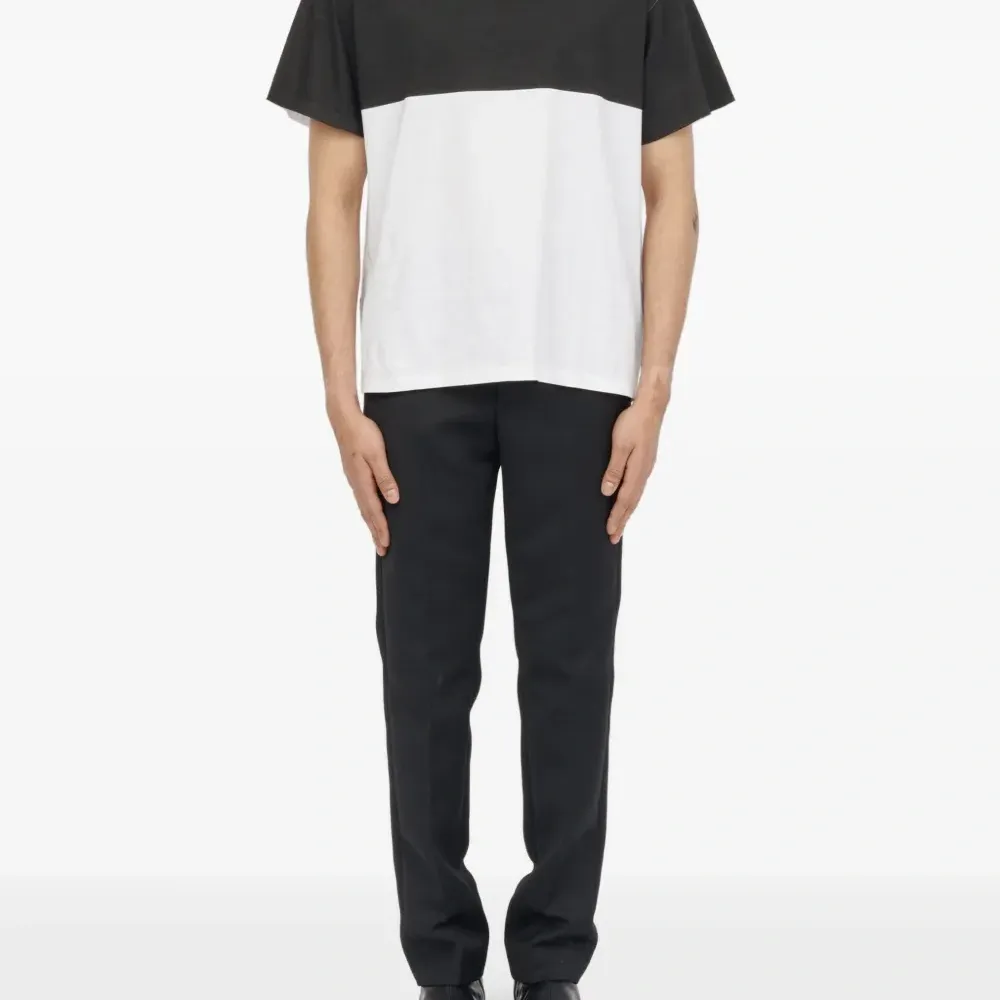 футболка с графичным принтом и вставками