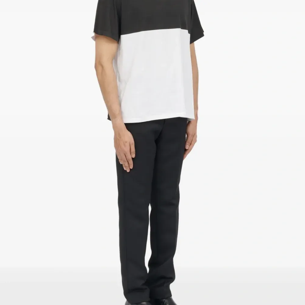 футболка с графичным принтом и вставками