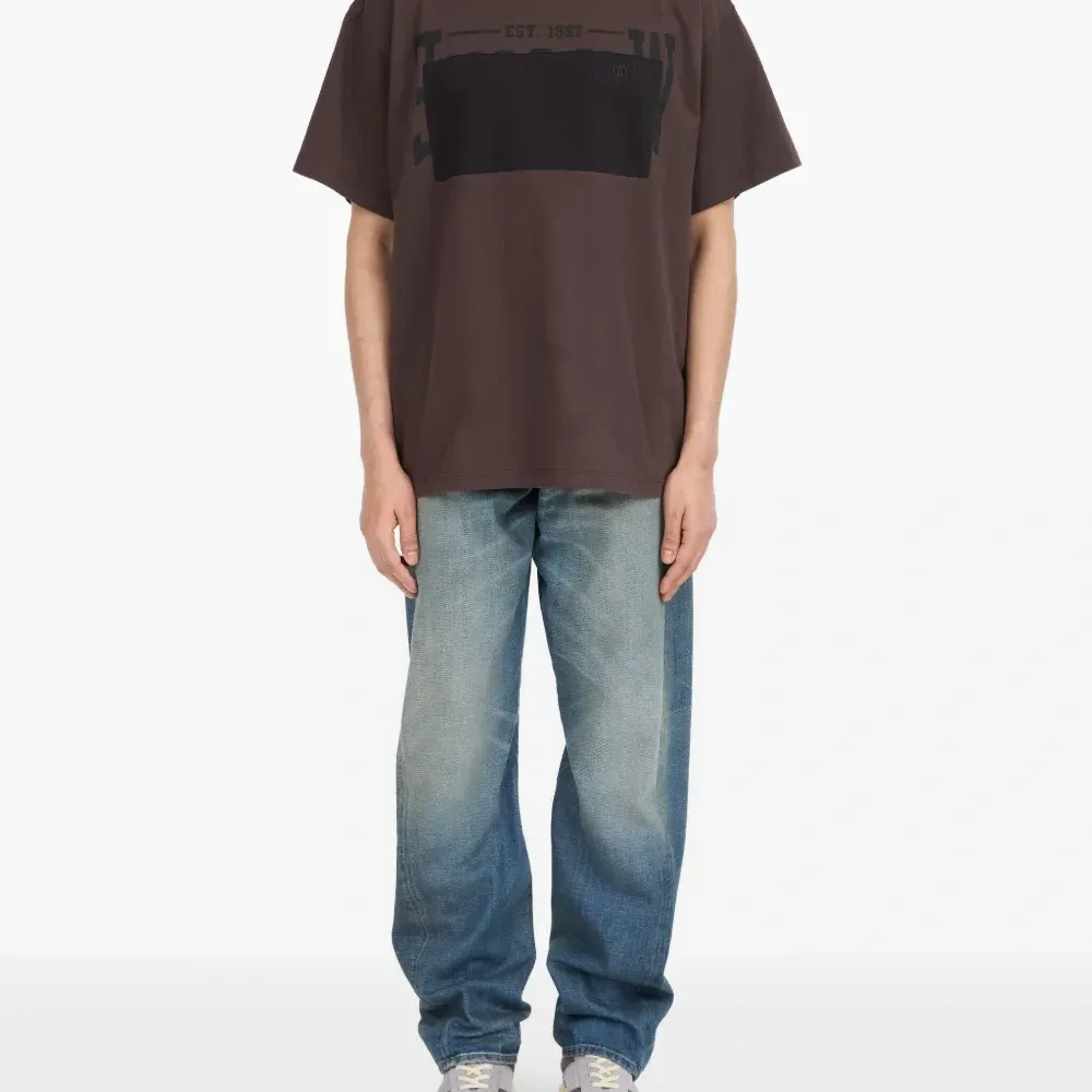 Футболка с графичным принтом Футболка с графичным принтом