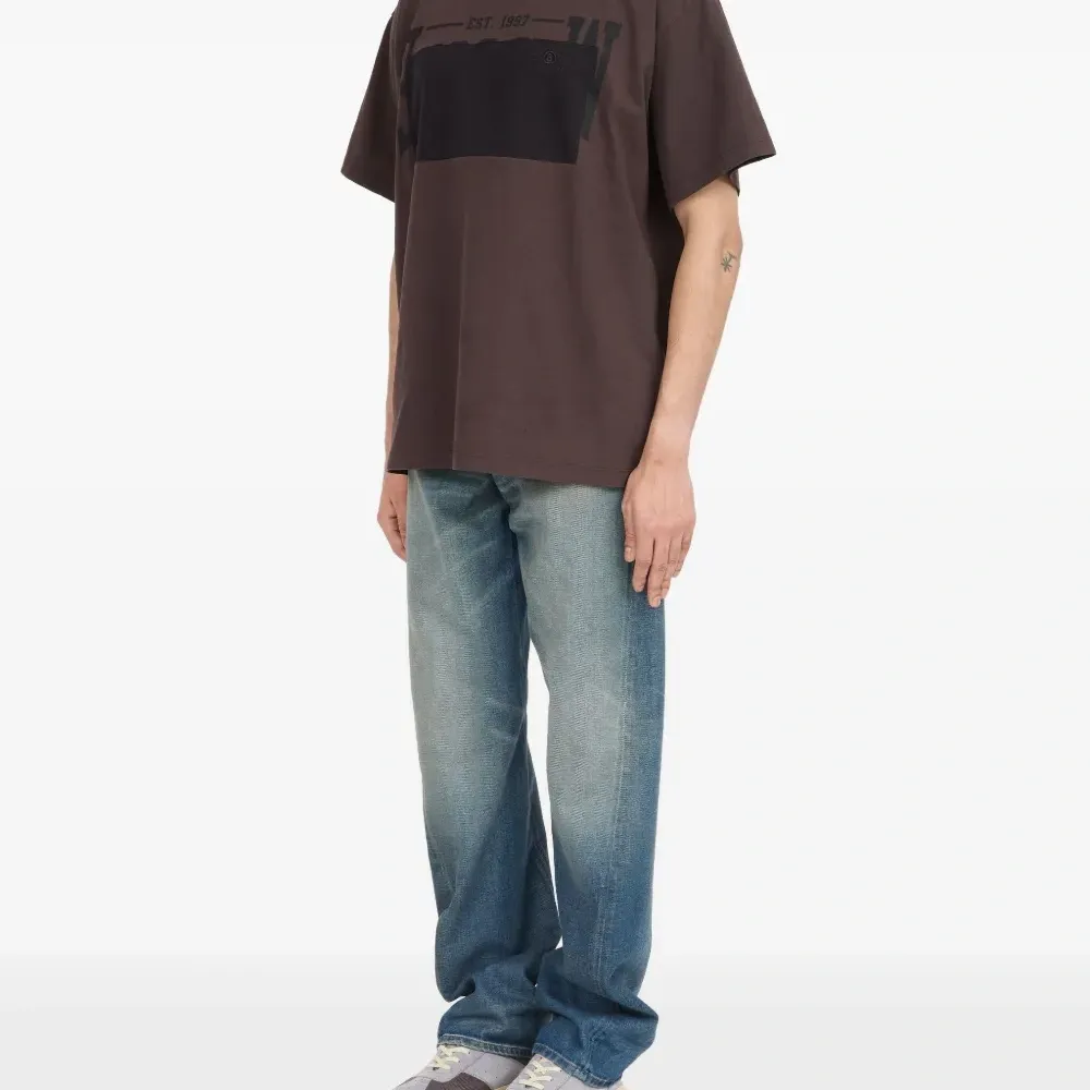 Футболка с графичным принтом Футболка с графичным принтом