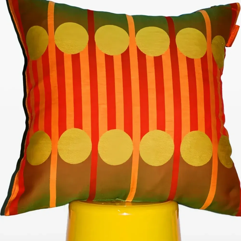 Подушка Aami с геометричным узором